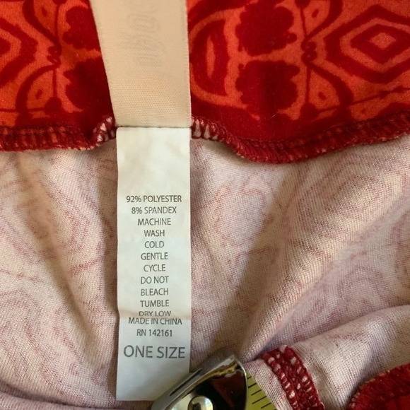 Like NEW LuLaRoe red pattern prints leggings, OS - Picture 4 of 12